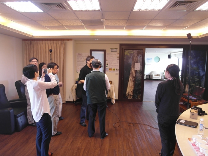 107年03月27日(二)國健署至樂活館參訪，進行微循環、VR虛擬實境及氣場儀檢測等體驗。圖片